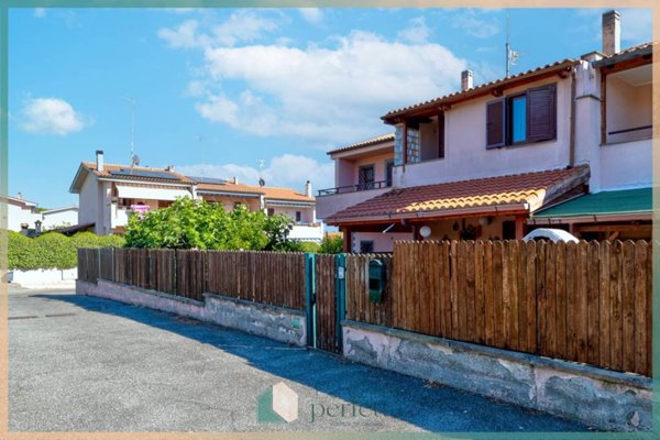 casa indipendente in vendita a Santa Marinella