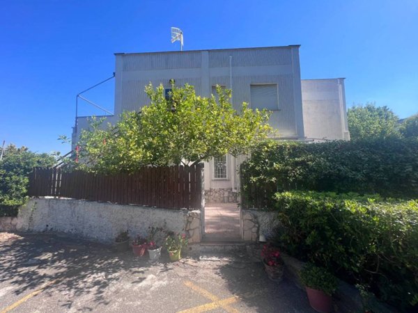 casa indipendente in vendita a Santa Marinella