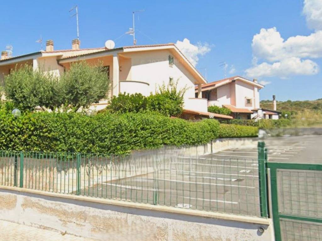 casa indipendente in vendita a Santa Marinella