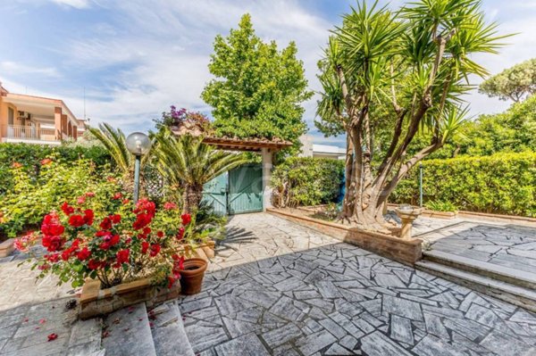 casa indipendente in vendita a Santa Marinella in zona Santa Severa