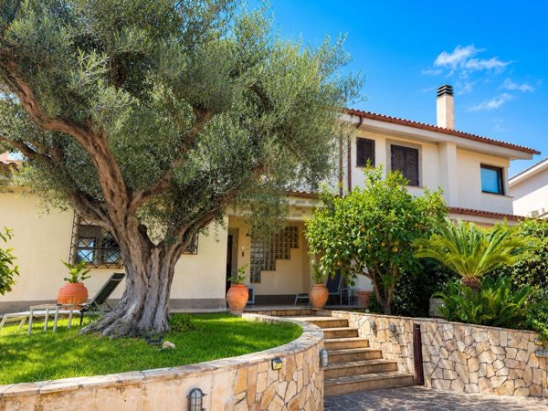 casa indipendente in vendita a Santa Marinella