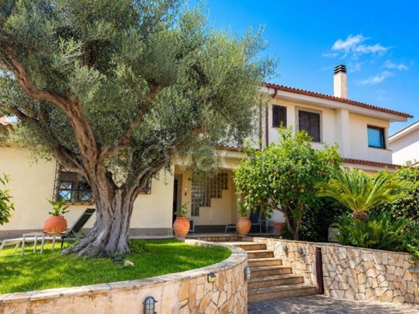 casa indipendente in vendita a Santa Marinella