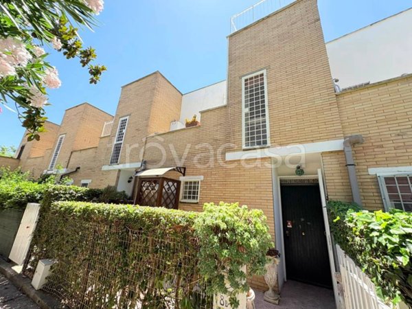 casa indipendente in vendita a Santa Marinella in zona Santa Severa