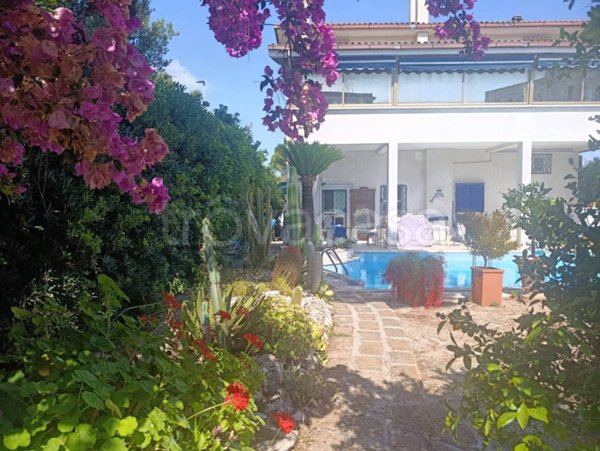 casa indipendente in vendita a Santa Marinella