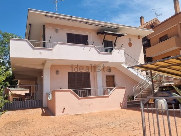 casa indipendente in vendita a Santa Marinella