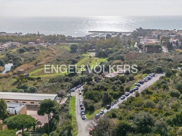 negozio in vendita a Santa Marinella