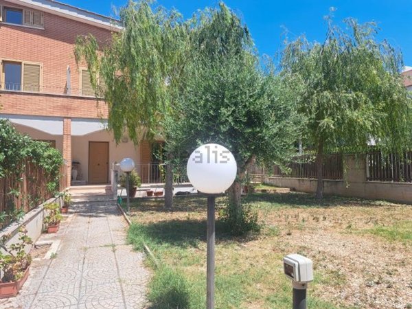 casa indipendente in vendita a Santa Marinella
