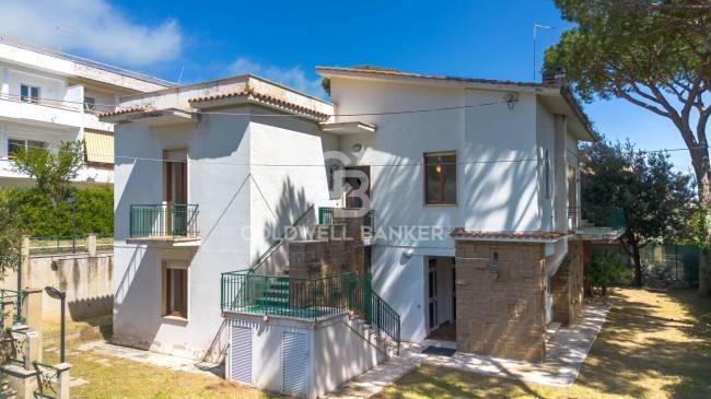 casa indipendente in vendita a Santa Marinella