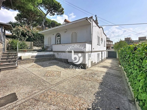 casa indipendente in vendita a Santa Marinella