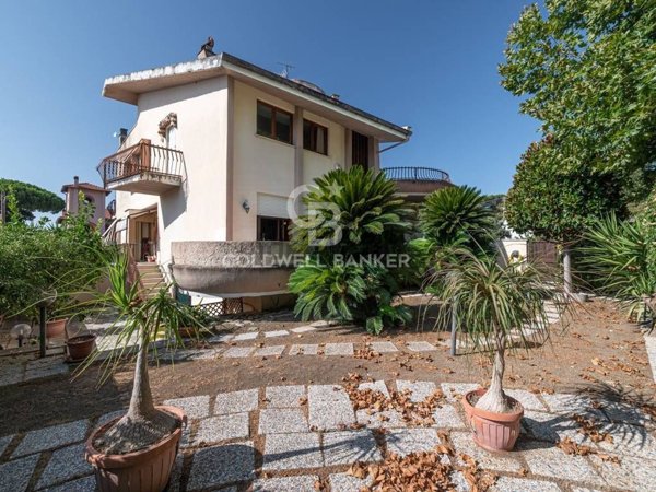 casa indipendente in vendita a Santa Marinella