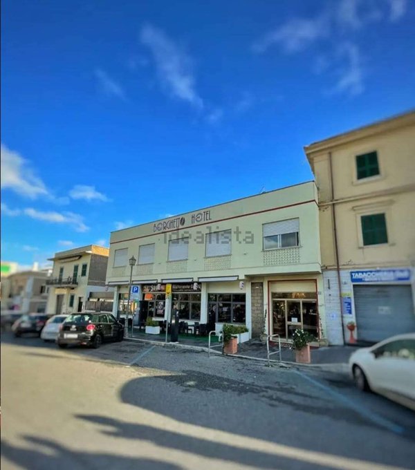 albergo in vendita a Santa Marinella