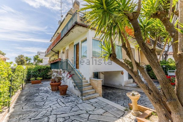 casa indipendente in vendita a Santa Marinella in zona Santa Severa