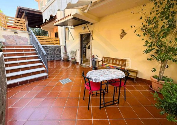 casa indipendente in vendita a Santa Marinella