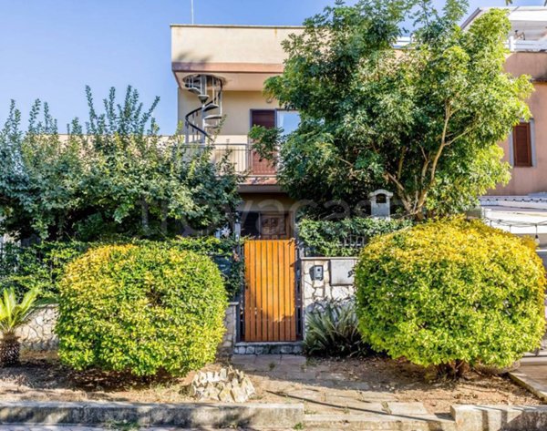 casa indipendente in vendita a Santa Marinella in zona Santa Severa