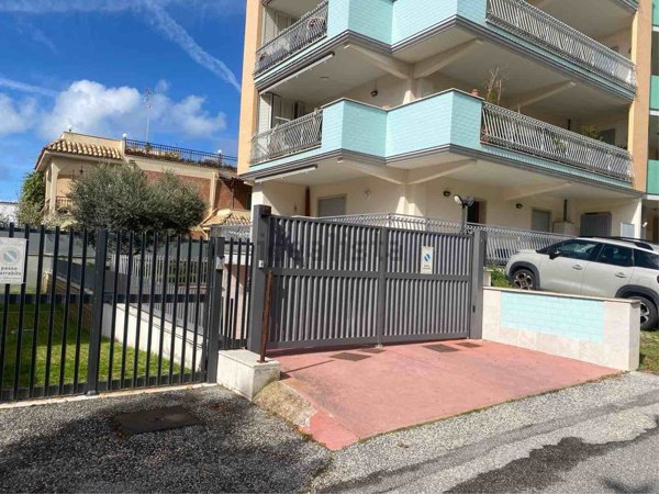 box auto in vendita a Santa Marinella