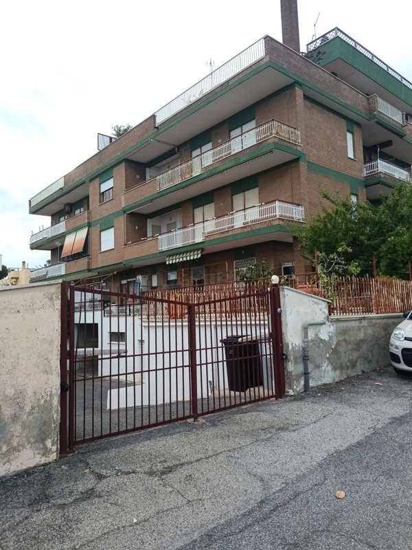 box auto in vendita a Santa Marinella
