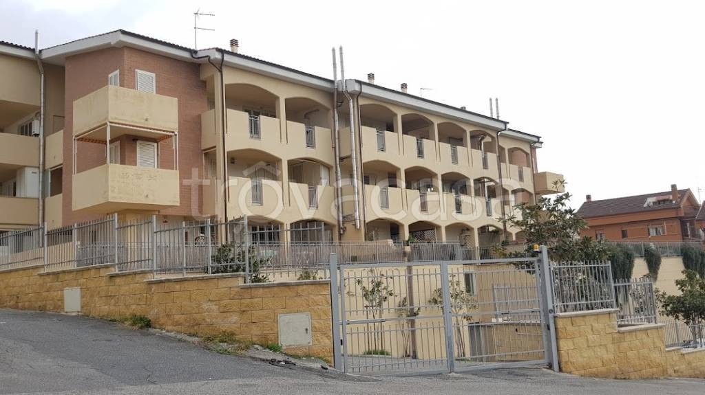 locale commerciale in vendita a Santa Marinella