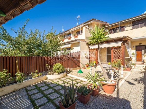 casa indipendente in vendita a Santa Marinella