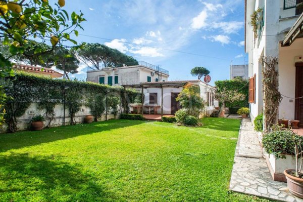 casa indipendente in vendita a Santa Marinella in zona Santa Severa