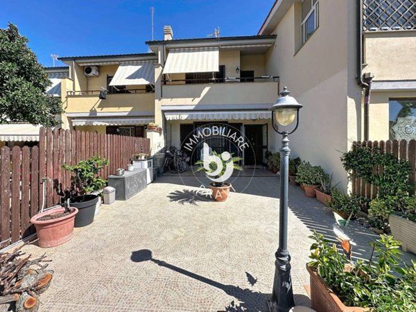casa indipendente in vendita a Santa Marinella