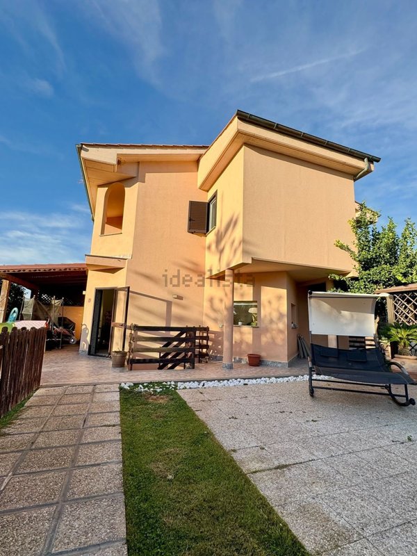 casa indipendente in vendita a Santa Marinella