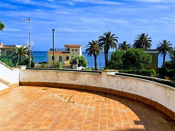 casa indipendente in vendita a Santa Marinella