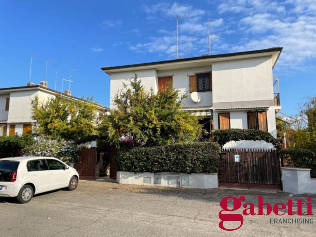 casa indipendente in vendita a Santa Marinella in zona Santa Severa