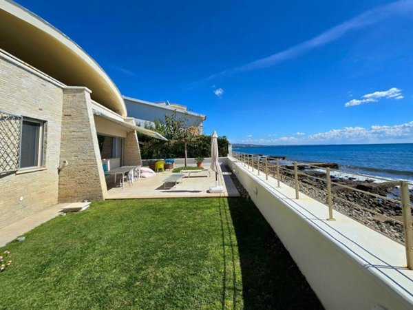 casa indipendente in vendita a Santa Marinella