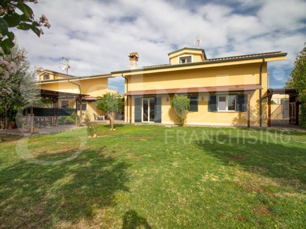 casa indipendente in vendita a Sant'Angelo Romano