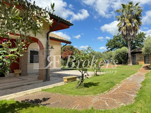 casa indipendente in vendita a Sant'Angelo Romano