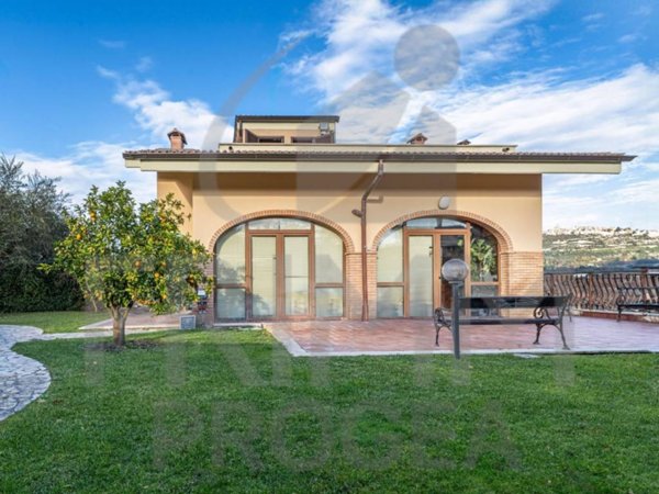 casa indipendente in vendita a Sant'Angelo Romano