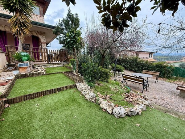 casa indipendente in vendita a Sant'Angelo Romano