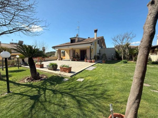 casa indipendente in vendita a Sant'Angelo Romano