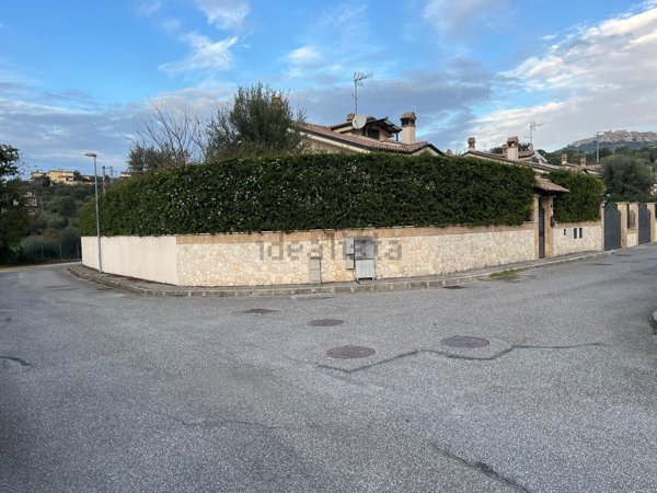 casa indipendente in vendita a Sant'Angelo Romano