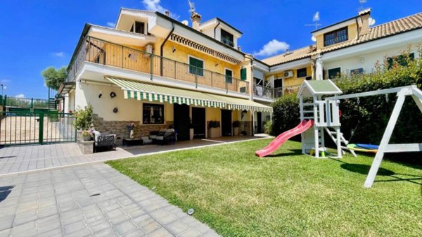 casa indipendente in vendita a Sant'Angelo Romano