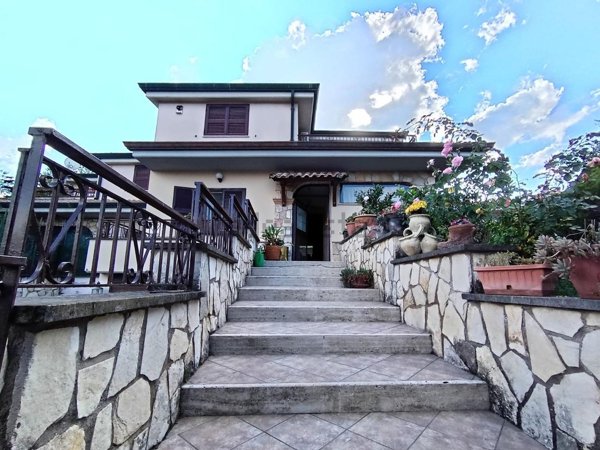 casa indipendente in vendita a Sant'Angelo Romano