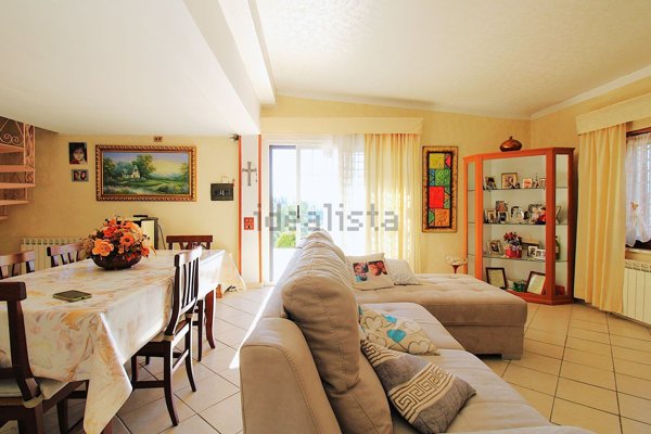 casa indipendente in vendita a Sant'Angelo Romano in zona Montardone