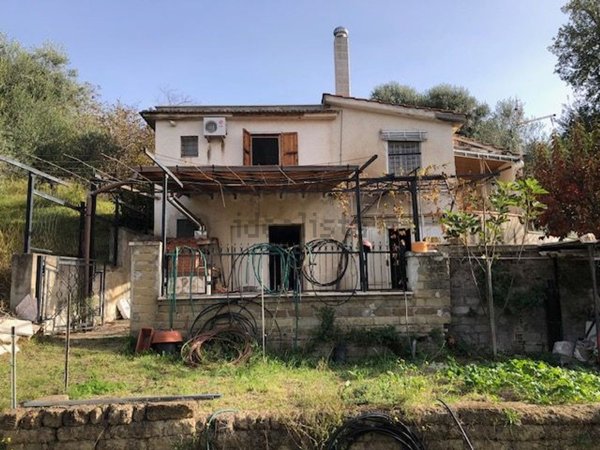 casa indipendente in vendita a Sant'Angelo Romano