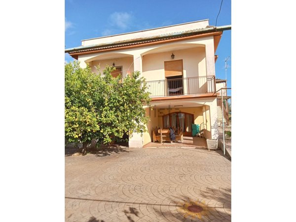 casa indipendente in vendita a Sant'Angelo Romano