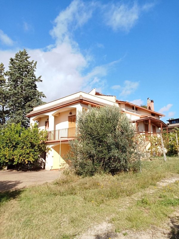 casa indipendente in vendita a Sant'Angelo Romano