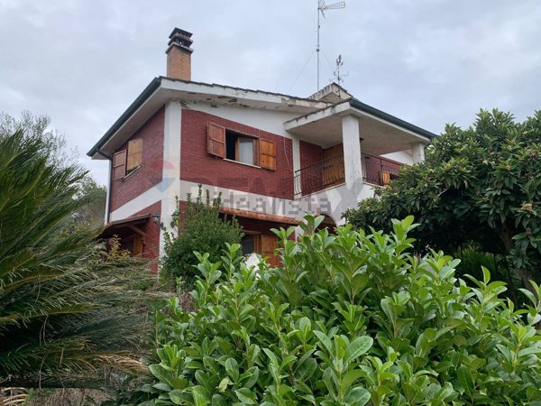 casa indipendente in vendita a Sant'Angelo Romano
