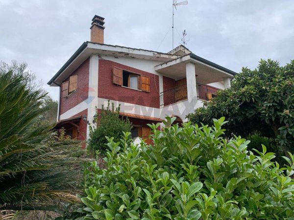 casa indipendente in vendita a Sant'Angelo Romano