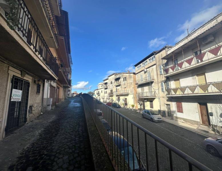 locale commerciale in vendita a Sant'Angelo Romano