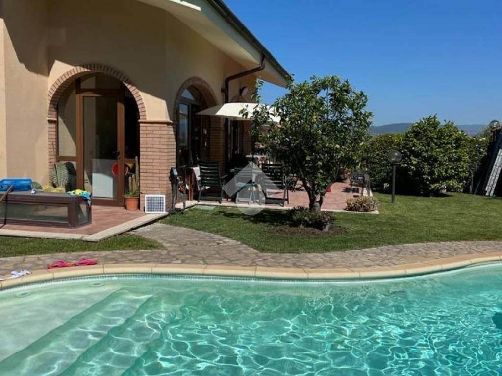 casa indipendente in vendita a Sant'Angelo Romano