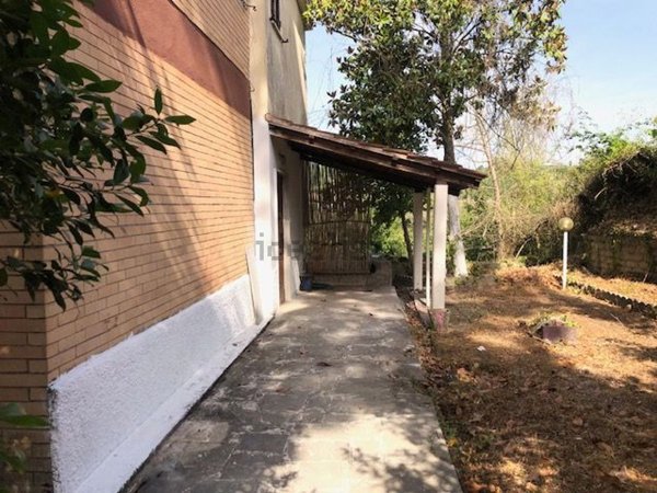 casa indipendente in vendita a Sant'Angelo Romano