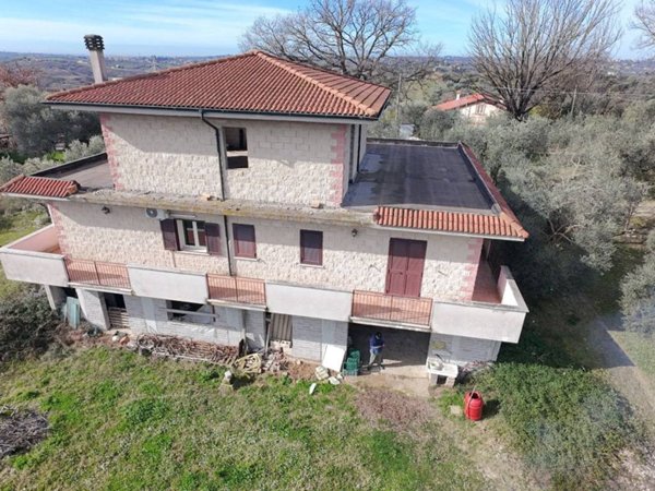 casa indipendente in vendita a Sant'Angelo Romano