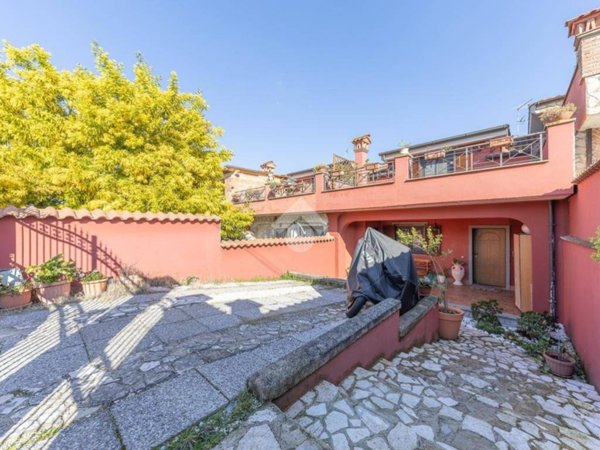 casa indipendente in vendita a Sant'Angelo Romano