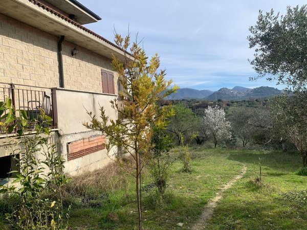 casa indipendente in vendita a Sant'Angelo Romano