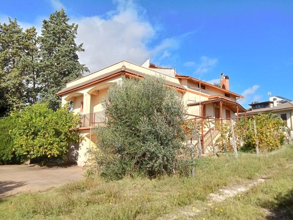 casa indipendente in vendita a Sant'Angelo Romano