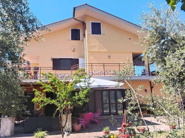 casa indipendente in vendita a Sant'Angelo Romano